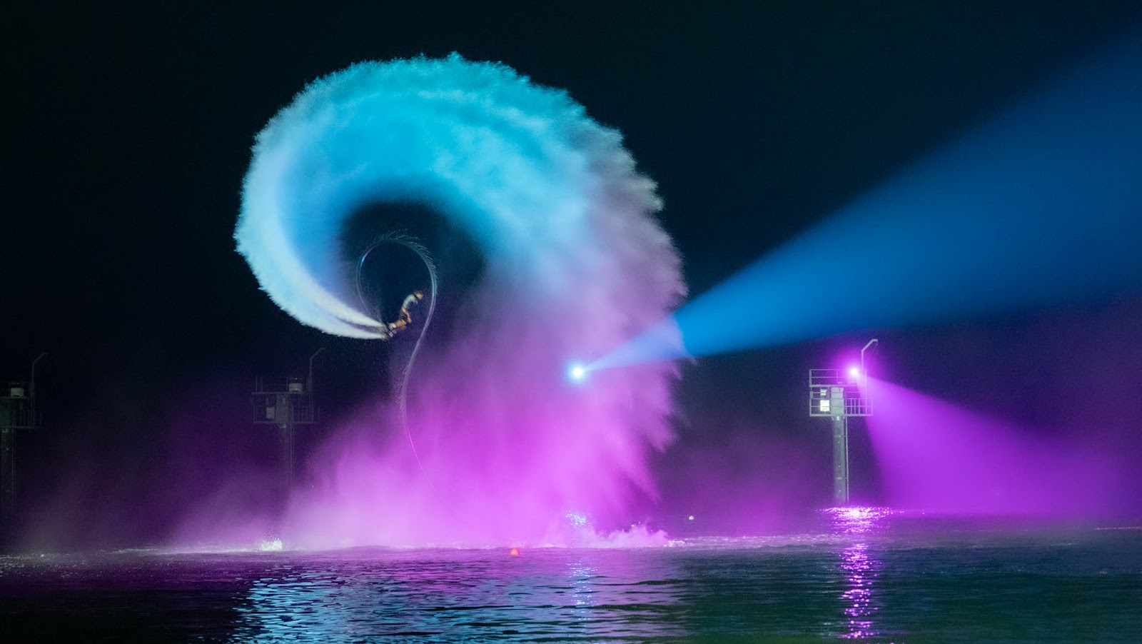 Show jetski kết hợp pháo hoa đỉnh cao sắp khuấy động mùa hè tại Cát Bà 
 - 2